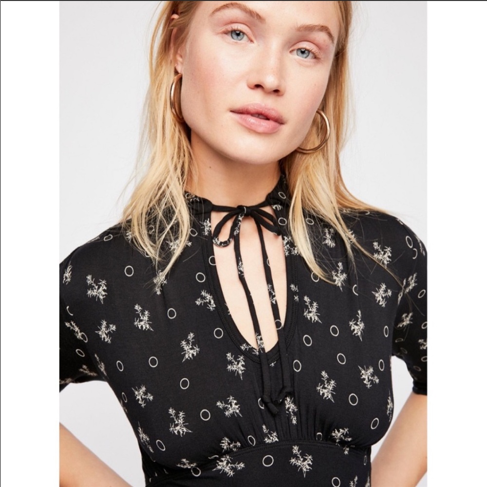 🔥FREE PEOPLE🔥Soraya Printed Top Cut-Out Back XS NWT - Picture 2 of 9